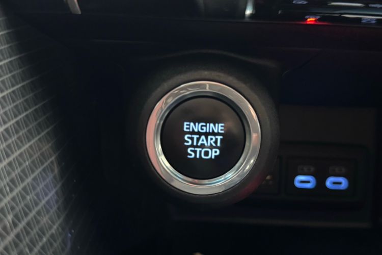 Used Toyota Venza 2022 2.0L CVT Two-Wheel Drive Prestige Edition Interior 7