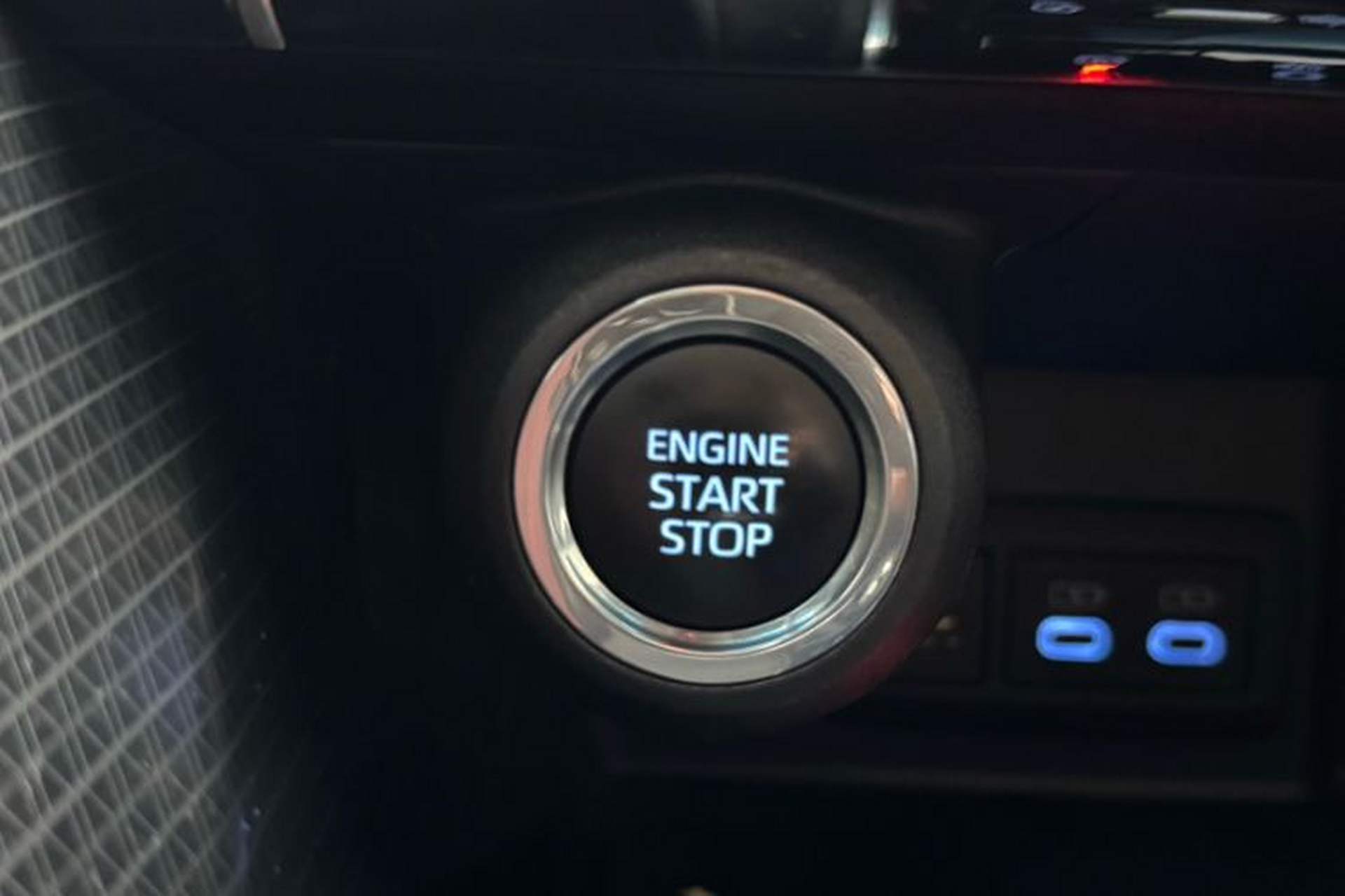 Used Toyota Venza 2022 2.0L CVT Two-Wheel Drive Prestige Edition Interior 7