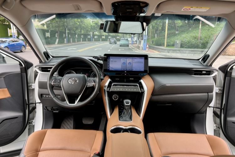 Used Toyota Venza 2022 2.0L CVT Two-Wheel Drive Prestige Edition Interior 8