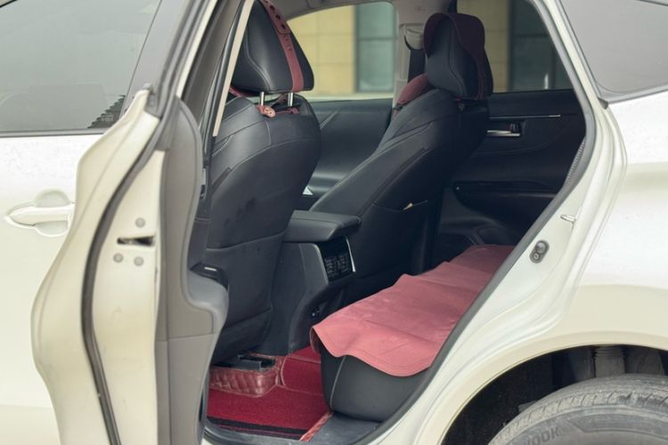 Used Toyota Venza 2022 2.0L CVT Two-Wheel Drive Prestige Edition Interior 8
