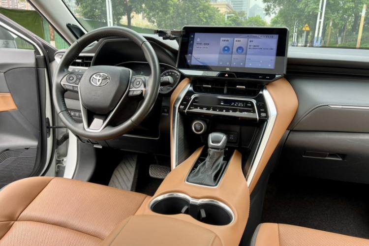 Used Toyota Venza 2022 2.0L CVT Two-Wheel Drive Prestige Edition Interior 9
