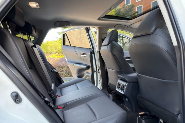 Used Toyota Venza 2022 Dual-Engine 2.5L CVT Two-Wheel Drive Luxury Edition Interior 9
