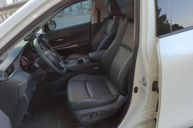 Used Toyota Venza 2022 2.0L CVT Two-Wheel Drive Prestige Edition Left Front Seat