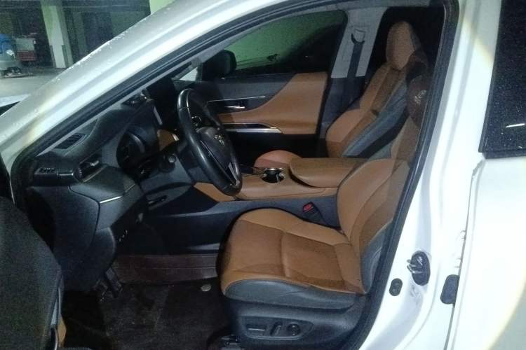 Used Toyota Venza 2022 2.0L CVT Two-Wheel Drive Prestige Edition Left Front Seat