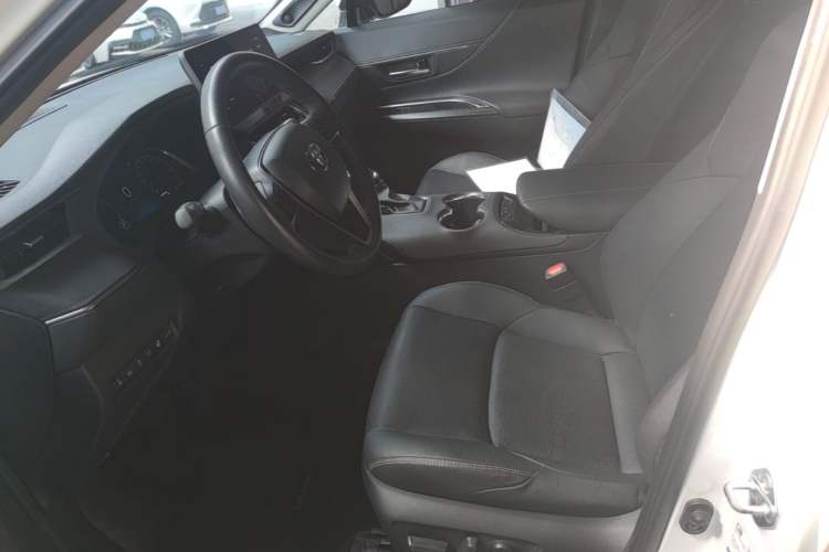 Used Toyota Venza 2022 Dual-Engine 2.5L CVT Four-Wheel Drive Supreme Edition Left Front Seat