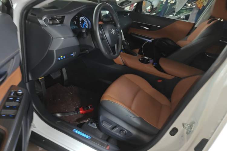Used Toyota Venza 2022 Dual-Engine 2.5L CVT Two-Wheel Drive Prestige Edition Left Front Seat