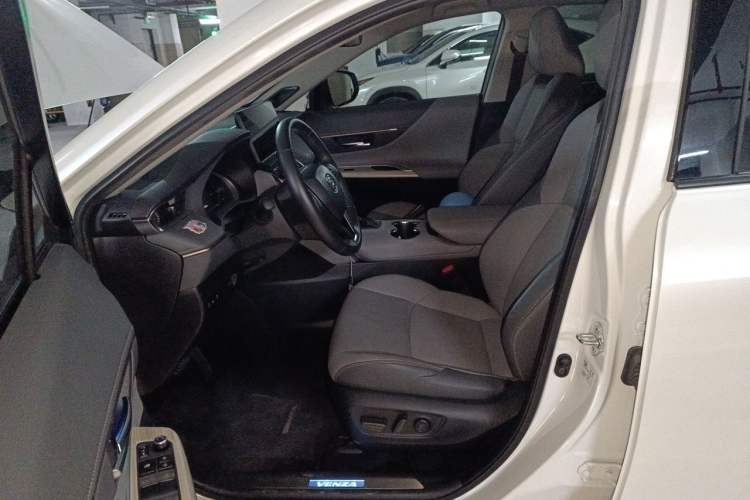 Used Toyota Venza 2022 Dual-Engine 2.5L CVT Two-Wheel Drive Prestige Edition Left Front Seat