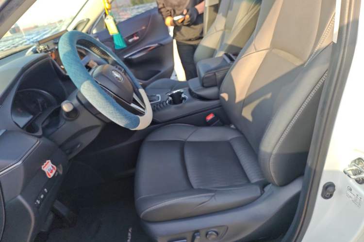 Used Toyota Venza 2022 2.0L CVT Two-Wheel Drive Prestige Edition Left Front Seat