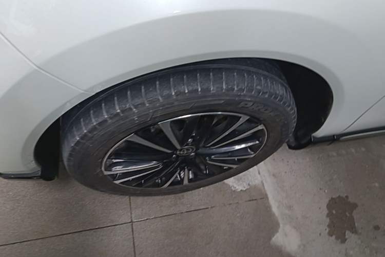 Used Toyota Venza 2022 2.0L CVT Two-Wheel Drive Prestige Edition Left Front Wheel Hub
