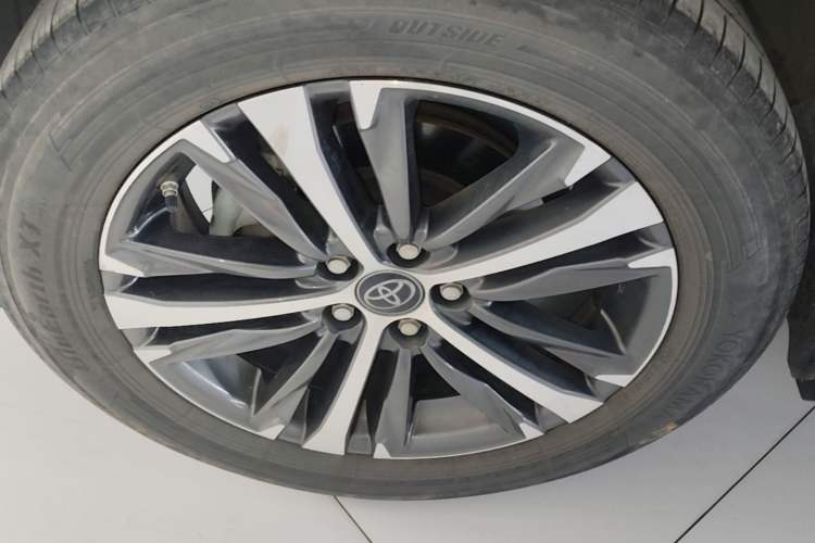 Used Toyota Venza 2022 2.0L CVT Two-Wheel Drive Prestige Edition Left Front Wheel Hub