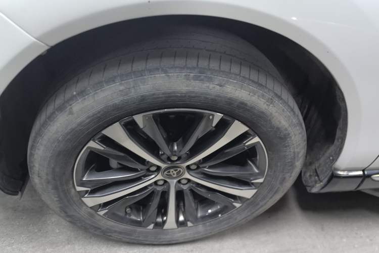 Used Toyota Venza 2022 2.0L CVT Two-Wheel Drive Luxury Edition Left Front Wheel Hub