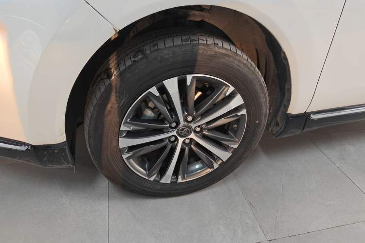 Used Toyota Venza 2022 Dual-Engine 2.5L CVT Two-Wheel Drive Luxury Edition Left Front Wheel Hub