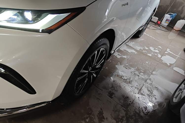 Used Toyota Venza 2022 Dual-Engine 2.5L CVT Two-Wheel Drive Prestige Edition Left Front Wheel Hub