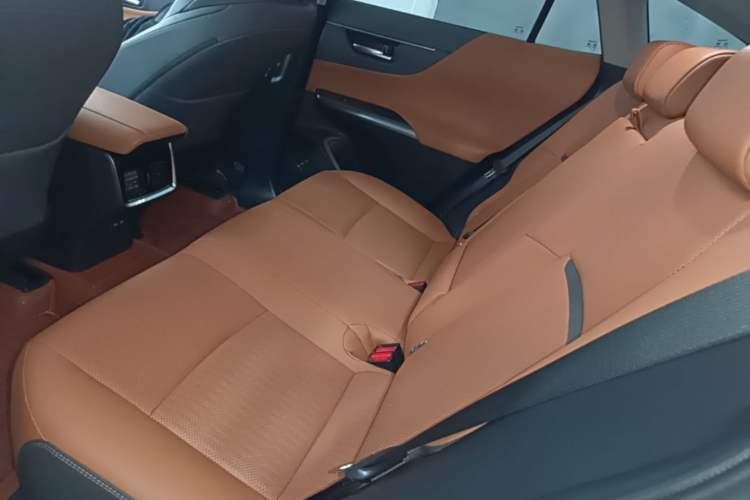 Used Toyota Venza 2022 2.0L CVT Two-Wheel Drive Prestige Edition Left Rear Seat