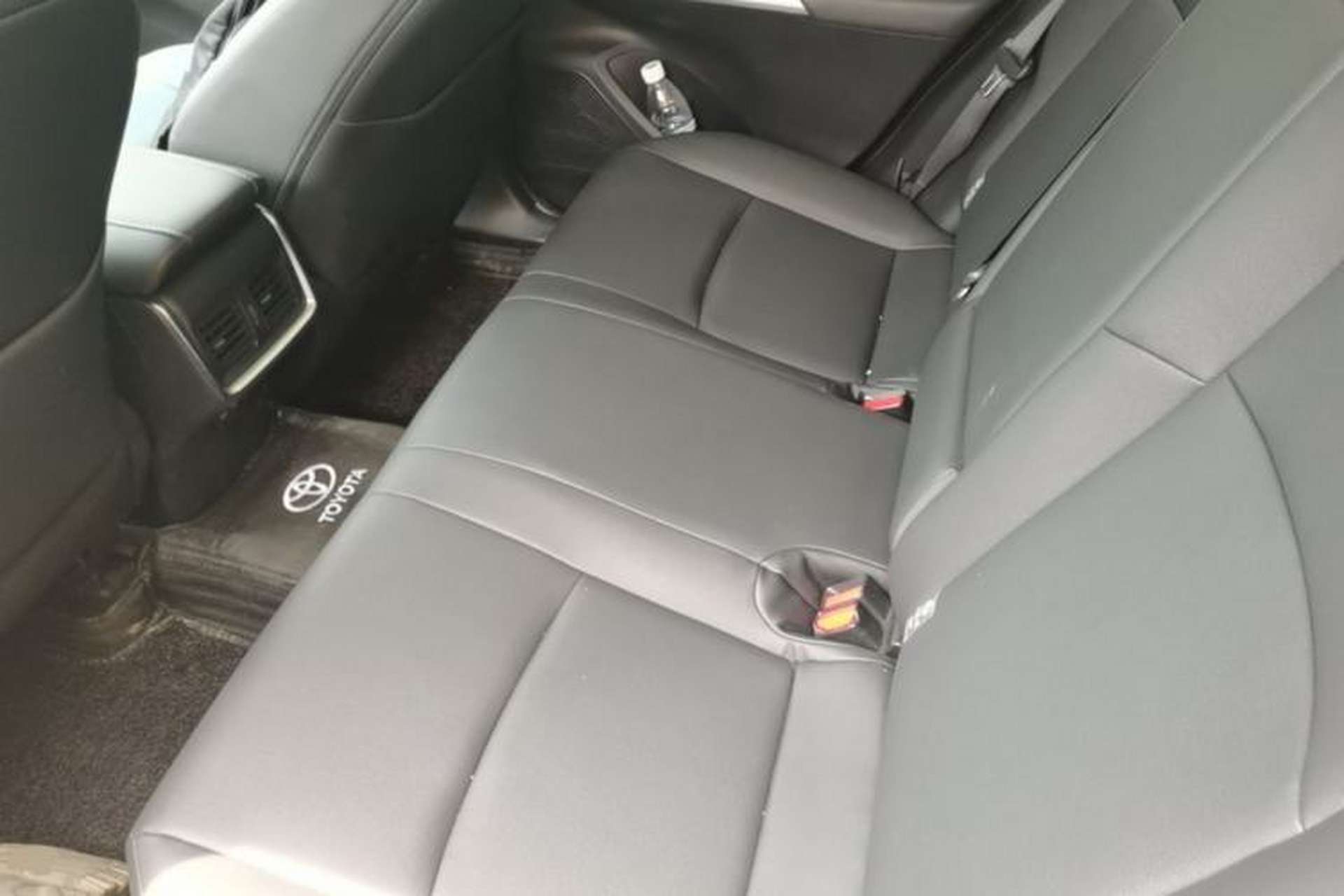 Used Toyota Venza 2022 2.0L CVT Two-Wheel Drive Luxury Edition Left Rear Seat