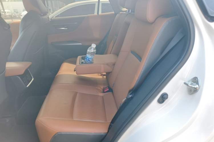 Used Toyota Venza 2022 2.0L CVT Two-Wheel Drive Prestige Edition Left Rear Seat