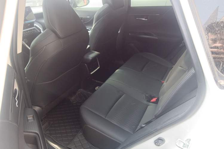 Used Toyota Venza 2022 2.0L CVT Two-Wheel Drive Prestige Edition Left Rear Seat