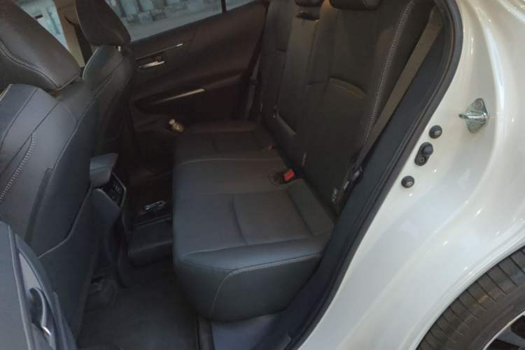 Used Toyota Venza 2022 2.0L CVT Two-Wheel Drive Prestige Edition Left Rear Seat