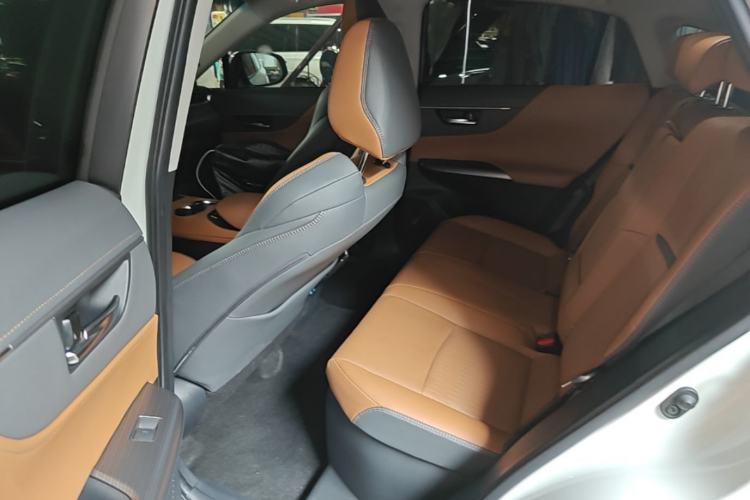Used Toyota Venza 2022 Dual-Engine 2.5L CVT Two-Wheel Drive Prestige Edition Left Rear Seat