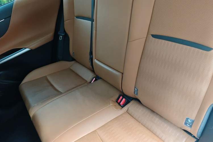 Used Toyota Venza 2022 Dual-Engine 2.5L CVT Two-Wheel Drive Prestige Edition Left Rear Seat