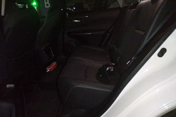 Used Toyota Venza 2022 2.0L CVT Two-Wheel Drive Prestige Edition Left Rear Seat