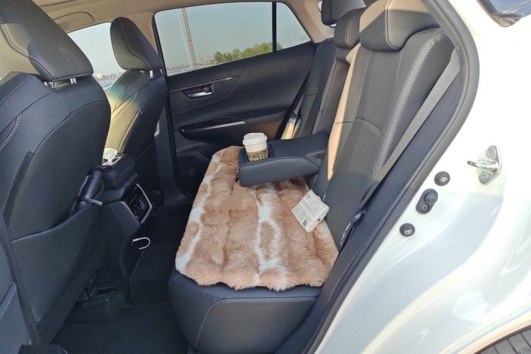 Used Toyota Venza 2022 2.0L CVT Two-Wheel Drive Prestige Edition Left Rear Seat