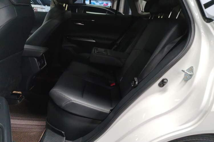 Used Toyota Venza 2022 Dual-Engine 2.5L CVT Two-Wheel Drive Luxury Edition Left Rear Seat