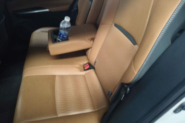 Used Toyota Venza 2022 2.0L CVT Two-Wheel Drive Prestige Edition Left Rear Seat
