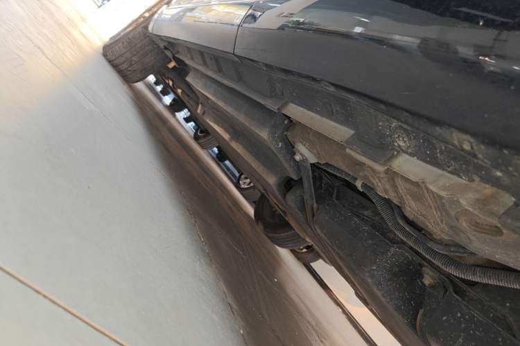 Used Toyota Venza 2022 Dual-Engine 2.5L CVT Two-Wheel Drive Luxury Edition Left Side Sill