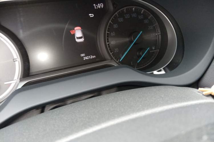 Used Toyota Venza 2022 Dual-Engine 2.5L CVT Two-Wheel Drive Prestige Edition Odometer Close Up