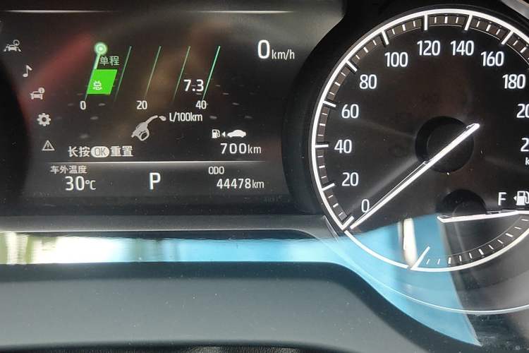 Used Toyota Venza 2022 2.0L CVT Two-Wheel Drive Prestige Edition Odometer Close Up
