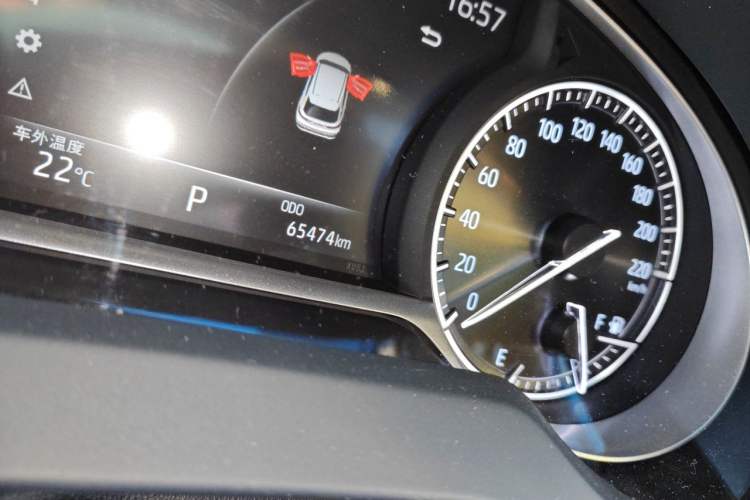 Used Toyota Venza 2022 2.0L CVT Two-Wheel Drive Prestige Edition Odometer Close Up