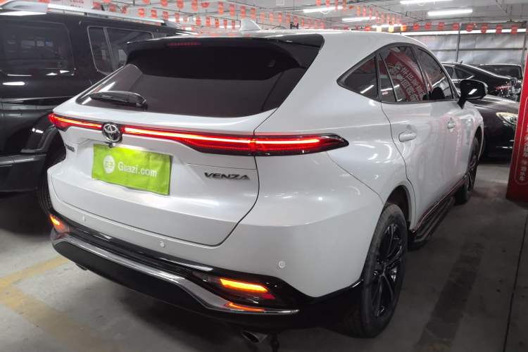 Used Toyota Venza 2022 2.0L CVT Two-Wheel Drive Luxury Edition Rear Right 45 Deg