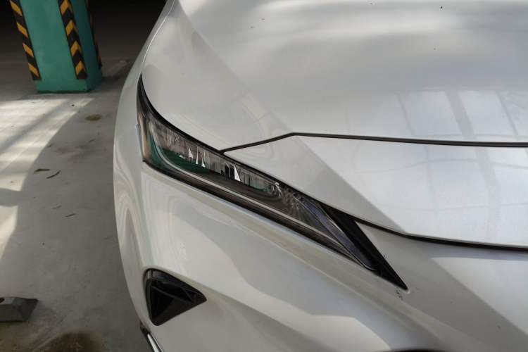 Used Toyota Venza 2022 2.0L CVT Two-Wheel Drive Luxury Edition Right Front Headlight