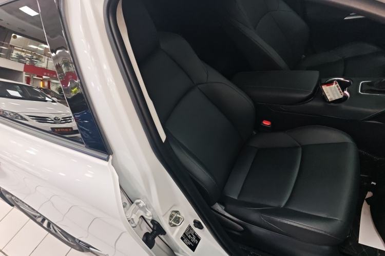 Used Toyota Venza 2022 2.0L CVT Two-Wheel Drive Luxury Edition Right Front Seat