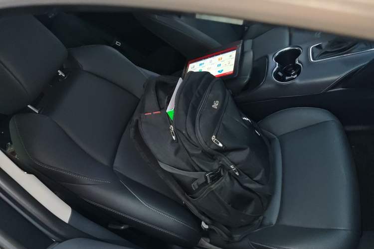 Used Toyota Venza 2022 Dual-Engine 2.5L CVT Two-Wheel Drive Luxury Edition Right Front Seat