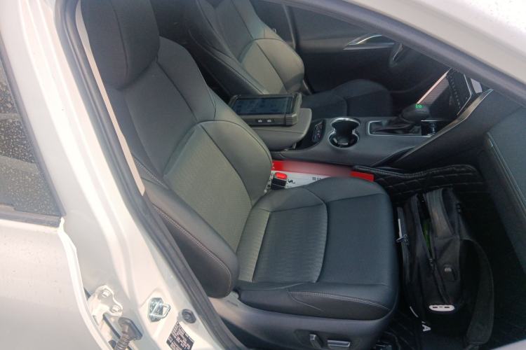 Used Toyota Venza 2022 2.0L CVT Two-Wheel Drive Prestige Edition Right Front Seat