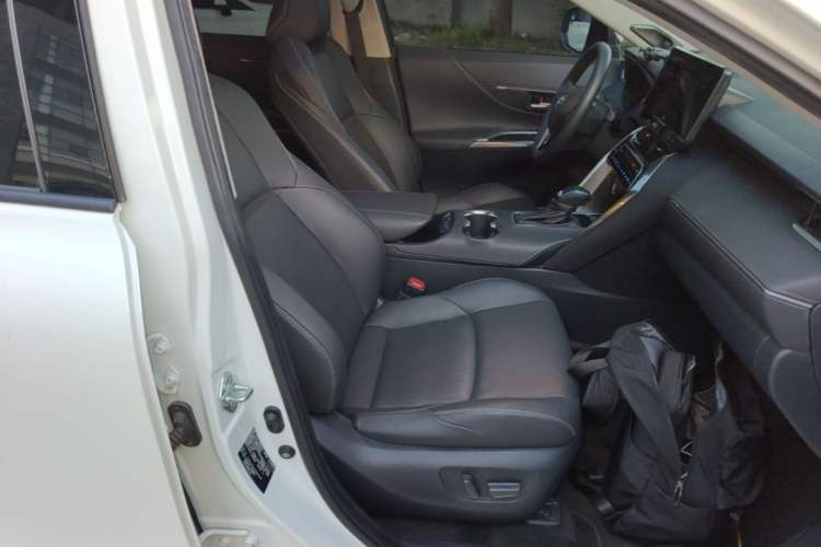 Used Toyota Venza 2022 2.0L CVT Two-Wheel Drive Prestige Edition Right Front Seat