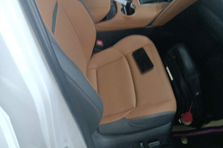 Used Toyota Venza 2022 2.0L CVT Two-Wheel Drive Prestige Edition Right Front Seat