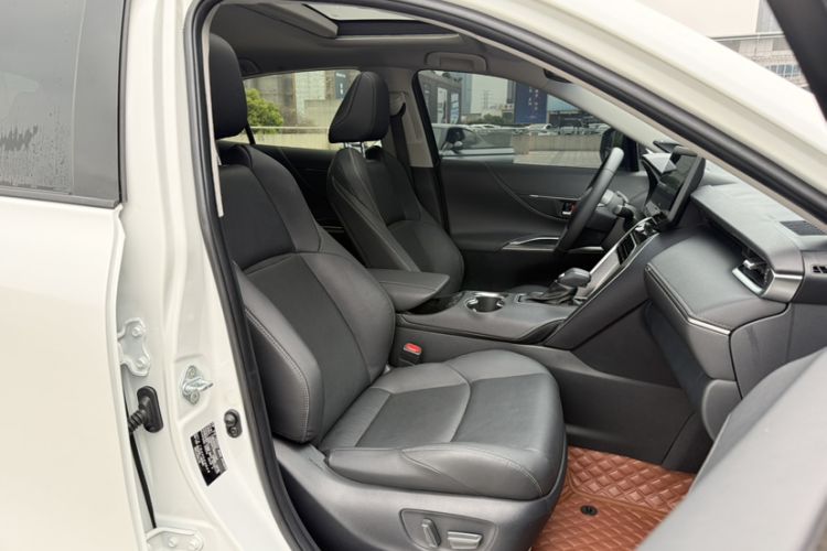 Used Toyota Venza 2022 2.0L CVT Two-Wheel Drive Prestige Edition Right Front Seat