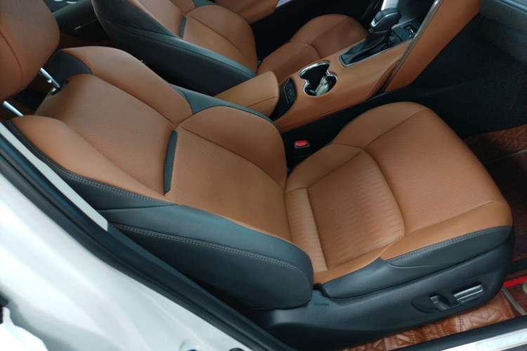 Used Toyota Venza 2022 2.0L CVT Two-Wheel Drive Prestige Edition Right Front Seat
