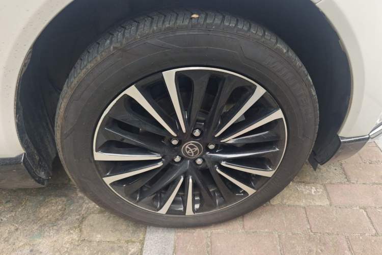 Used Toyota Venza 2022 2.0L CVT Two-Wheel Drive Prestige Edition Right Front Wheel Hub