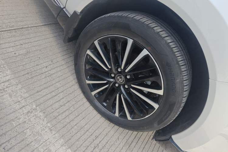 Used Toyota Venza 2022 2.0L CVT Two-Wheel Drive Prestige Edition Right Front Wheel Hub