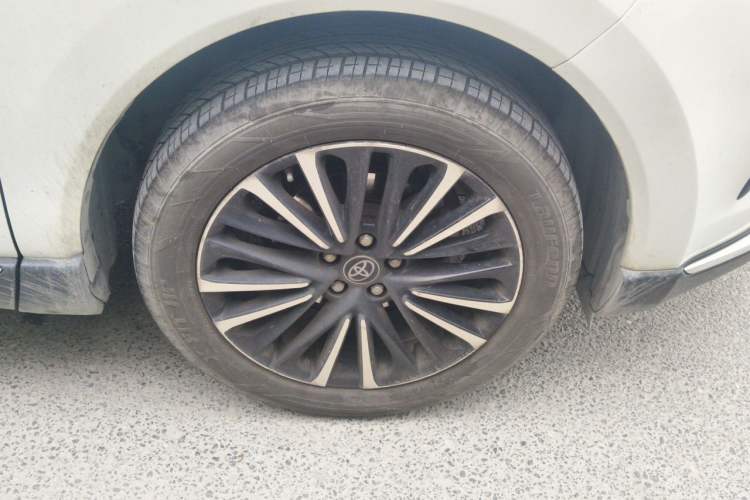 Used Toyota Venza 2022 2.0L CVT Two-Wheel Drive Prestige Edition Right Front Wheel Hub