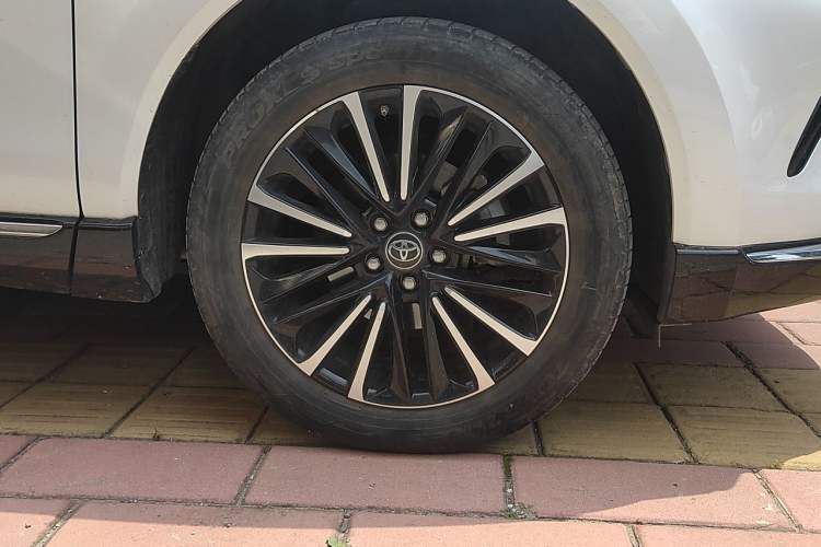Used Toyota Venza 2022 2.0L CVT Two-Wheel Drive Prestige Edition Right Front Wheel Hub