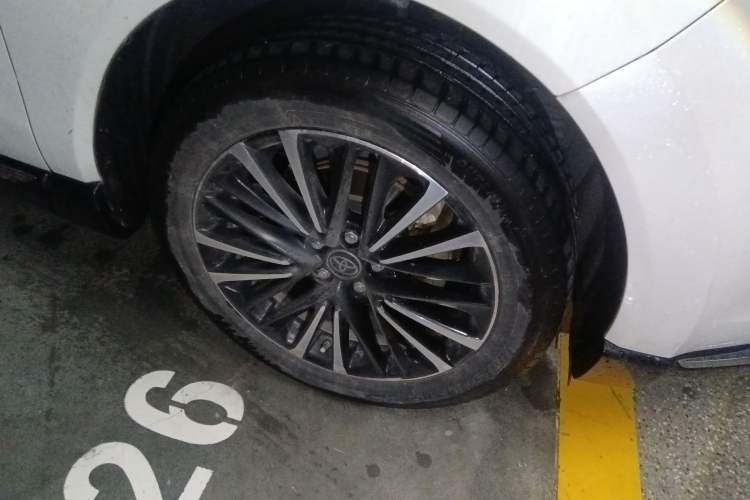 Used Toyota Venza 2022 2.0L CVT Two-Wheel Drive Prestige Edition Right Front Wheel Hub