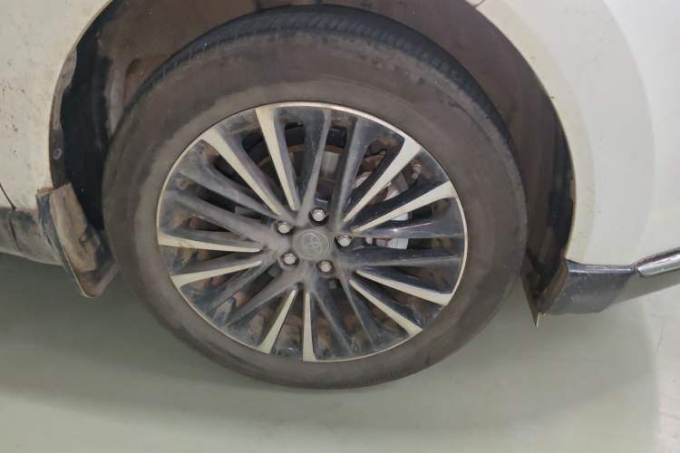 Used Toyota Venza 2022 2.0L CVT Two-Wheel Drive Prestige Edition Right Front Wheel Hub