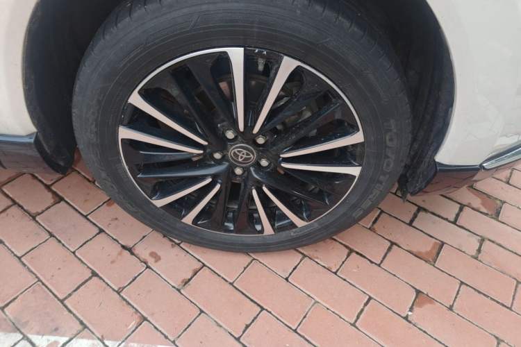 Used Toyota Venza 2022 2.0L CVT Two-Wheel Drive Prestige Edition Right Front Wheel Hub