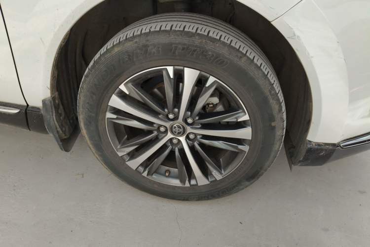 Used Toyota Venza 2022 2.0L CVT Two-Wheel Drive Luxury Edition Right Front Wheel Hub