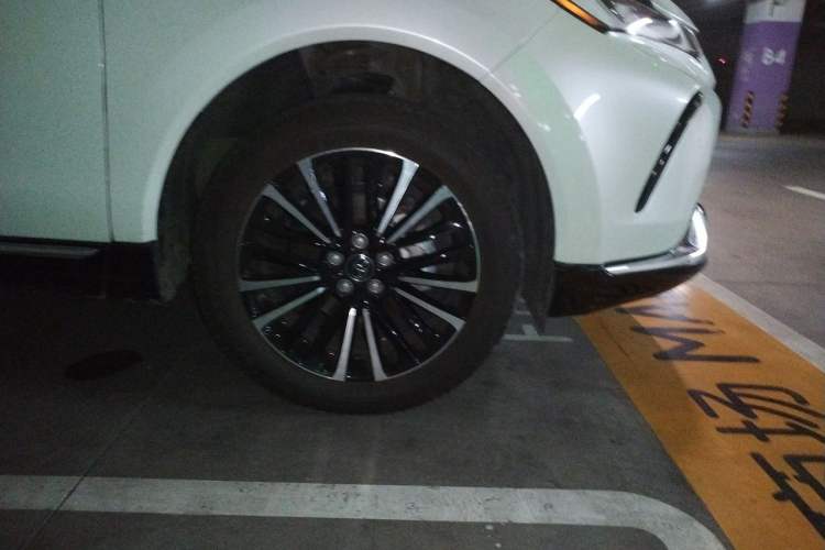 Used Toyota Venza 2022 2.0L CVT Two-Wheel Drive Prestige Edition Right Front Wheel Hub